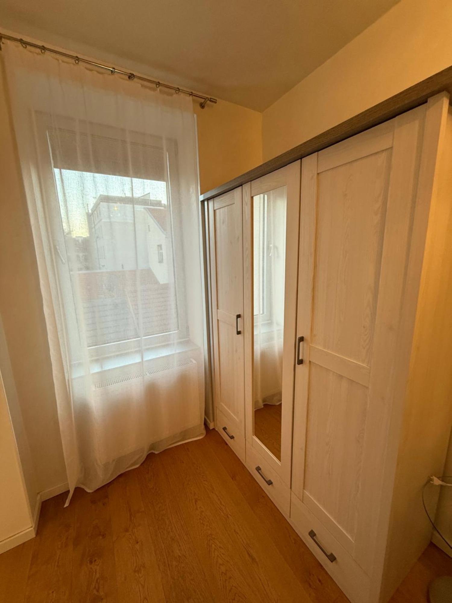 Apartament Number 5 *