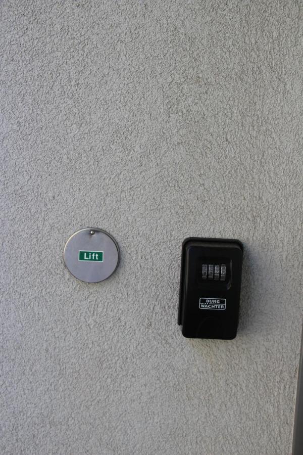 Number 5 Apartament *